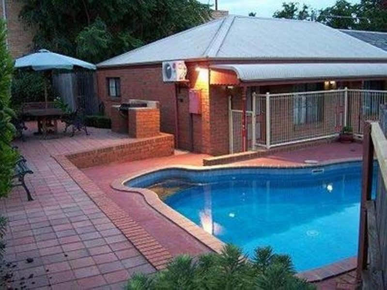 Bendigo Haymarket Motor Inn Bagian luar foto